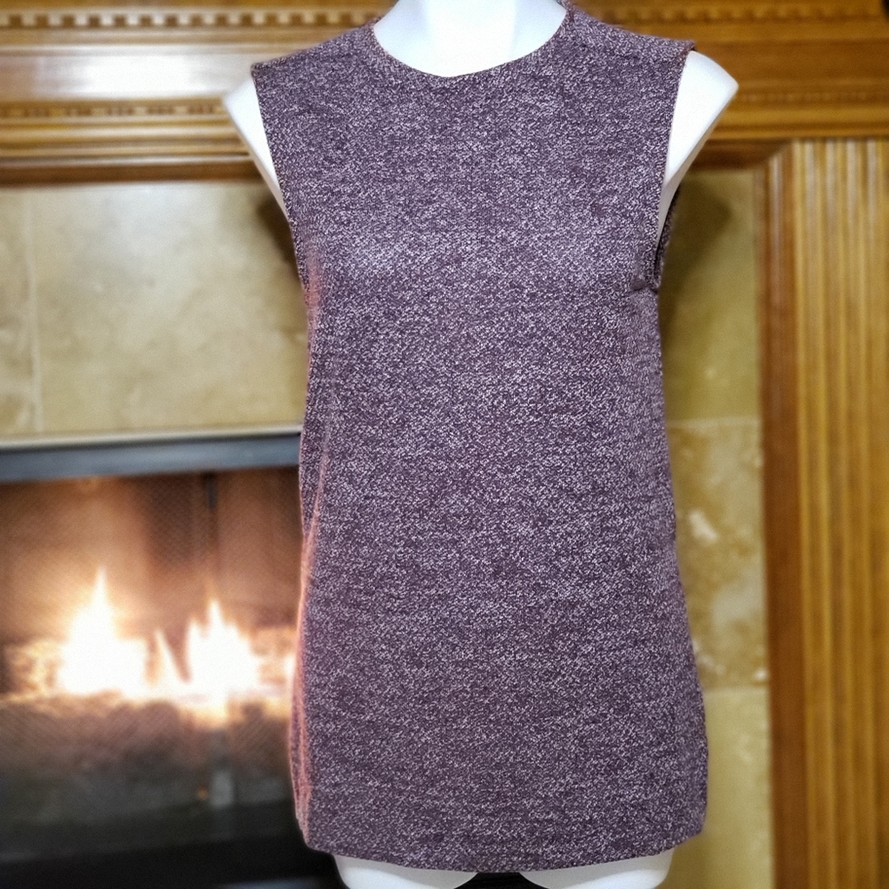 {BANANA REPUBLIC} Sleeveless Knit Career Top
